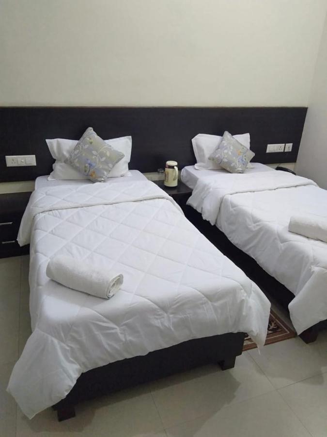 Hotel The Ideal Kushinagar Exterior foto